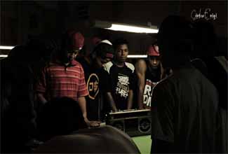 Dirth South no clipe Dirth Por Aí