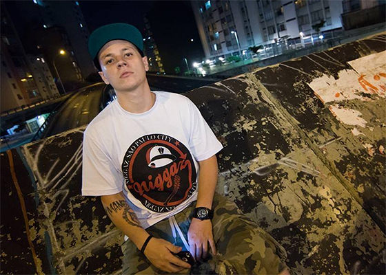 Bino no clipe Não É Ostentação