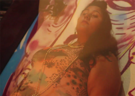 Clipe Peso Na Mente, da Sara Donato