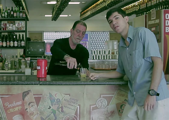 Jotace Rhazec no clipe Embriaguez
