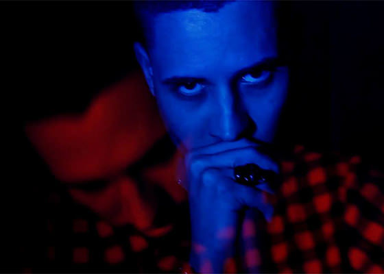 Rapha no clipe Illegal Dreams